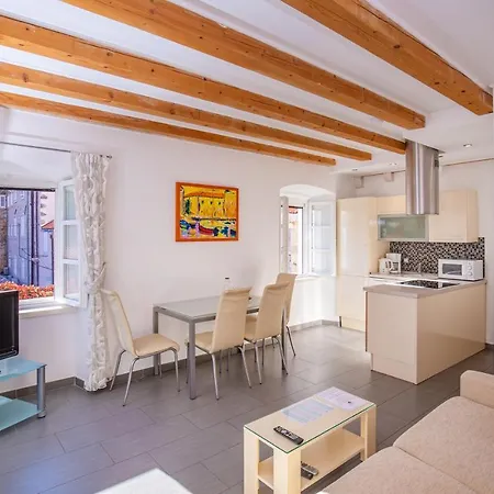Espana 2 Apartment *