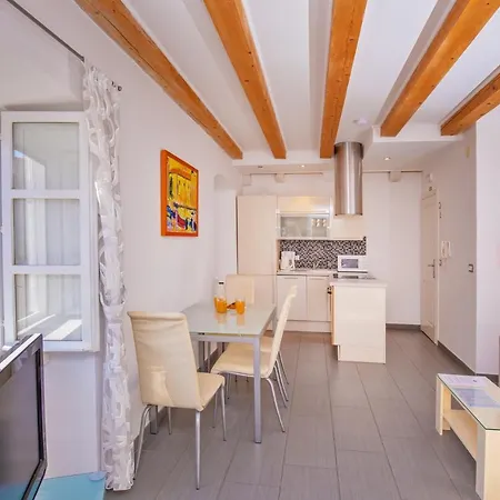Espana 2 Apartment *